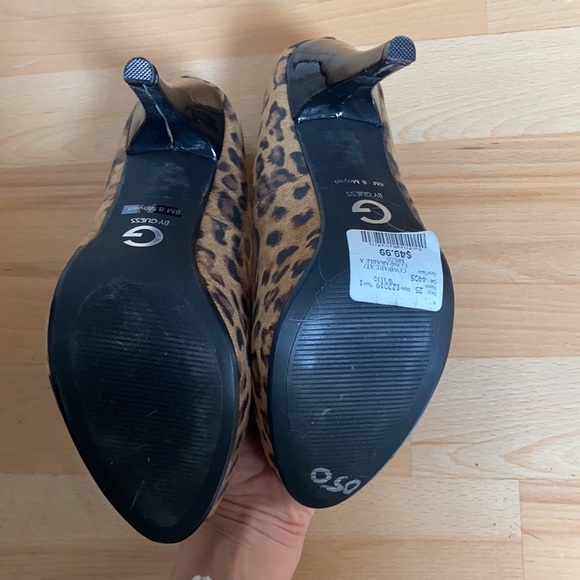 Size 8 guess heels - Picture 3 of 3